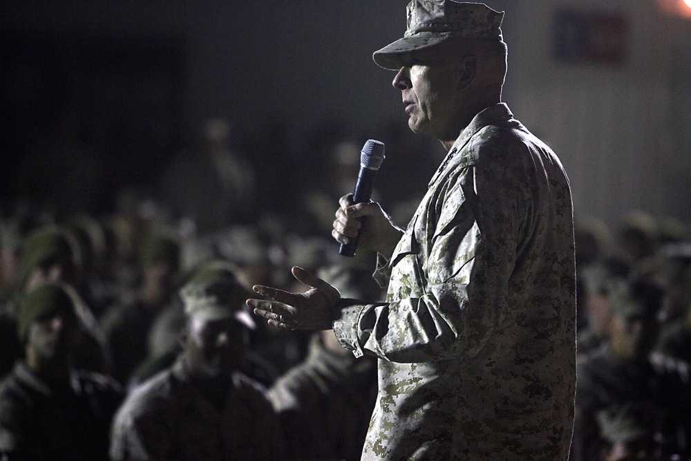 Commandant of Marine Corps visits Camp Taqaddum