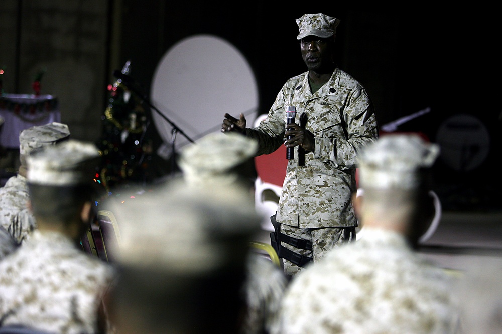 Commandant of Marine Corps visits Camp Taqaddum