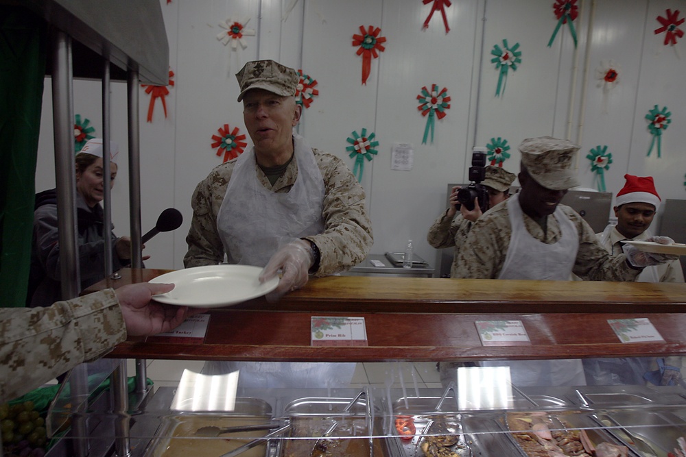 Commandant of Marine Corps visits Camp Taqaddum