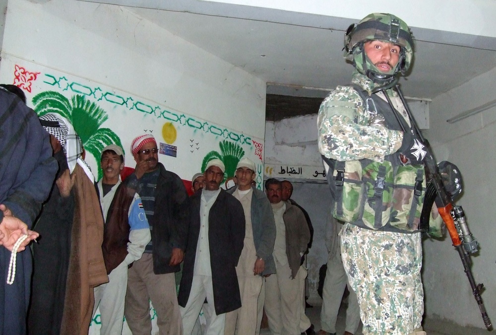 Government of Iraq completes payday for Saab al Bour Sons of Iraq