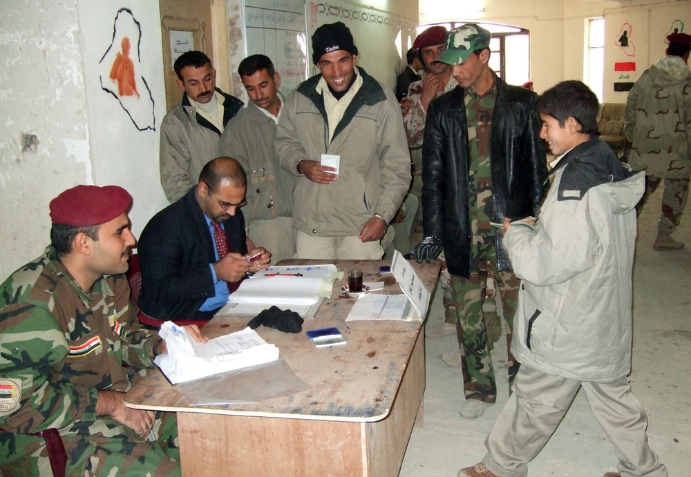 Government of Iraq completes payday for Saab al Bour Sons of Iraq