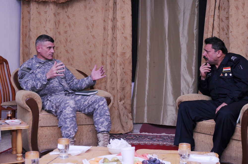 Leaders from U.S. Military, Iraqi police meet