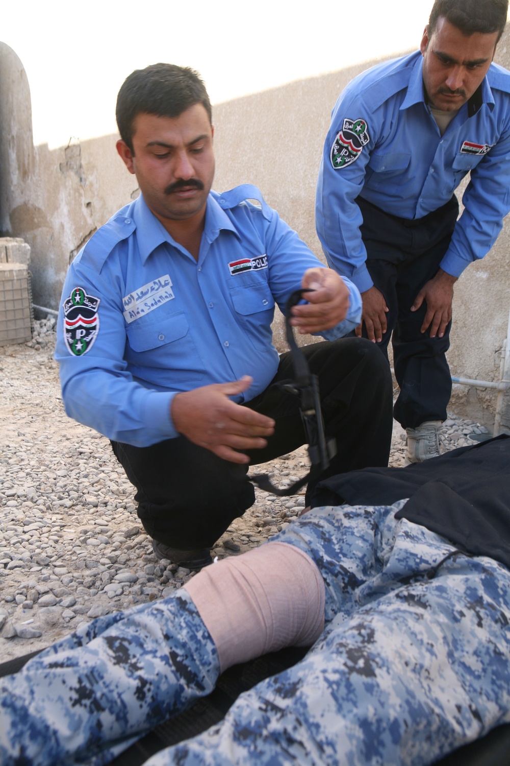 Iraqi policemen learn life-saving medical skills
