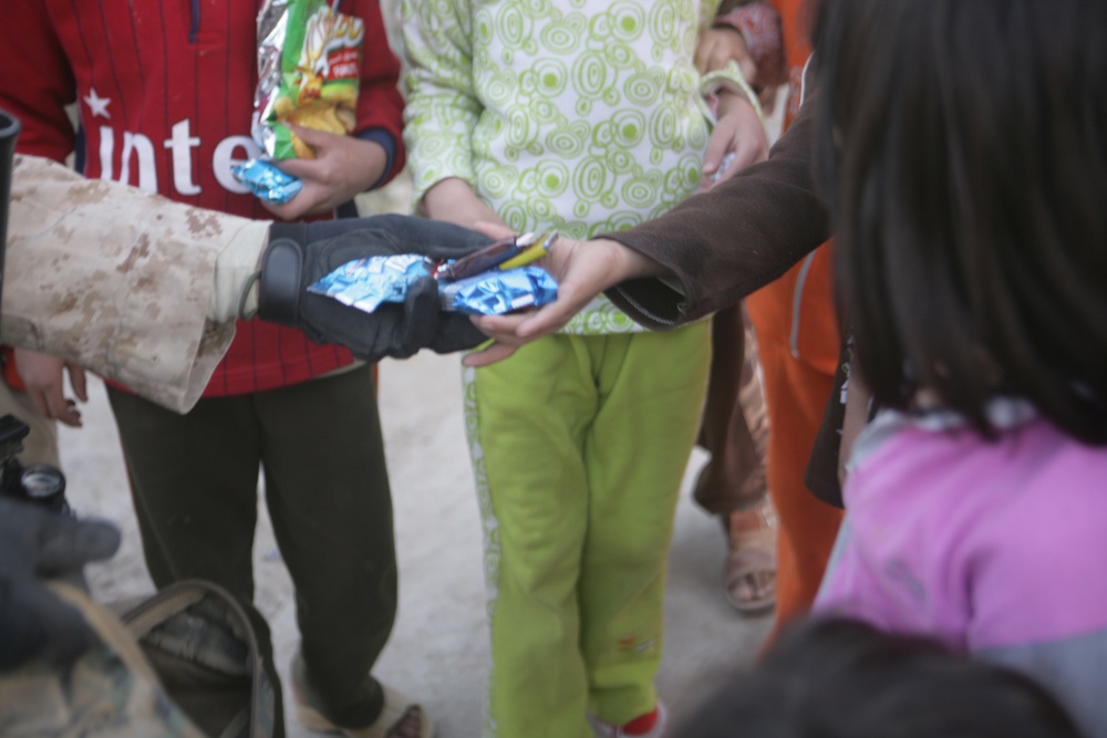 Iraqi police distribute candy, food in Andaloos precint
