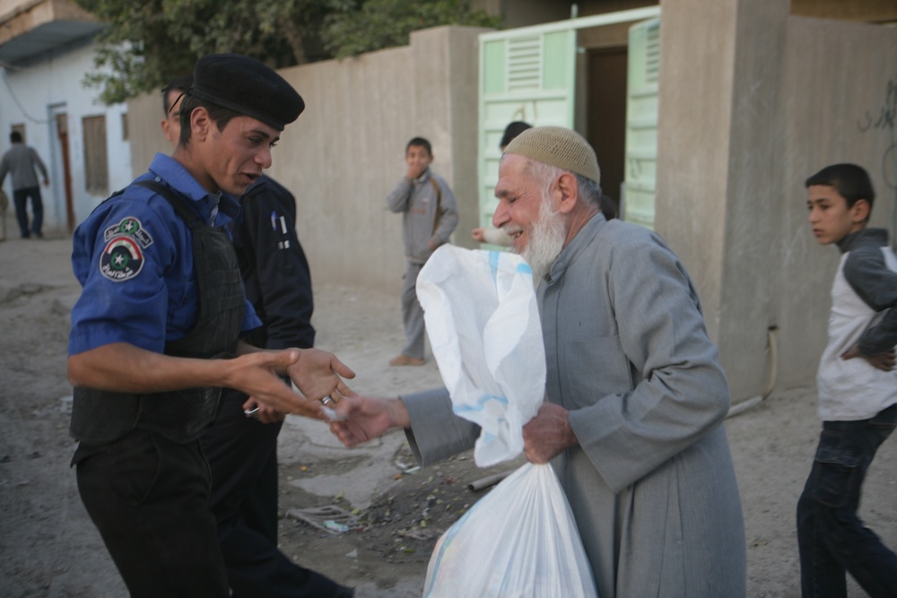 Iraqi police distribute candy, food in Andaloos precint