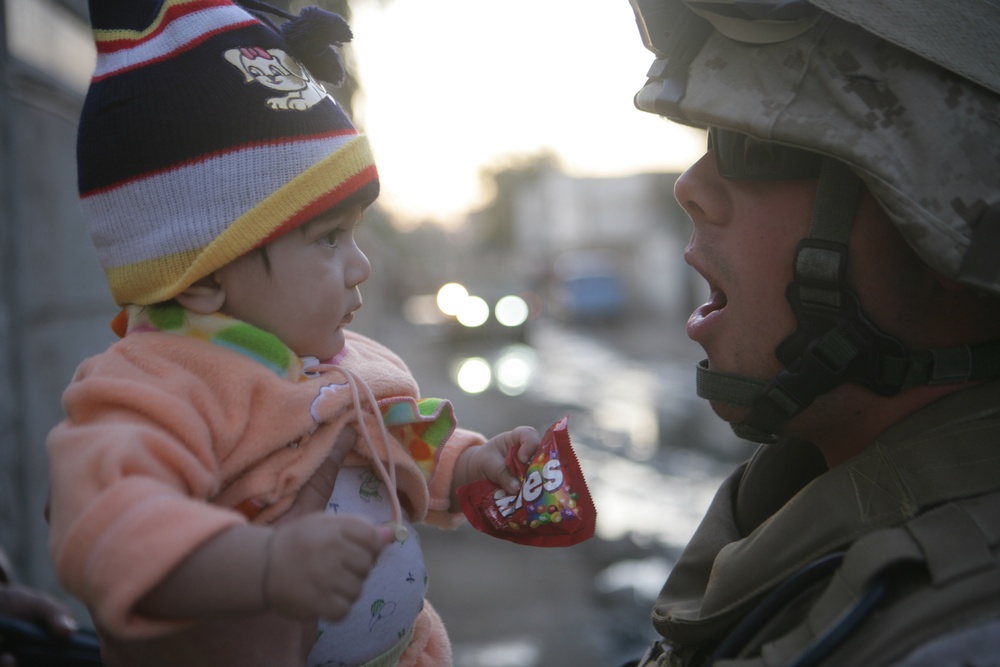 Iraqi police distribute candy, food in Andaloos precint