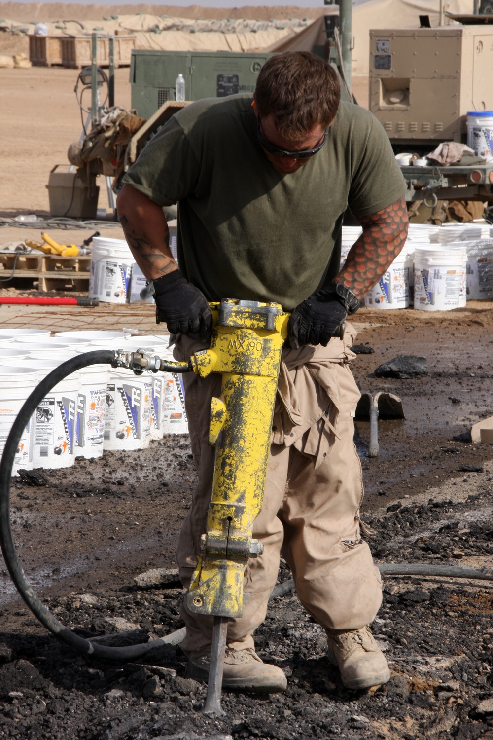 Marines work at Sahl Sinjar Air Field