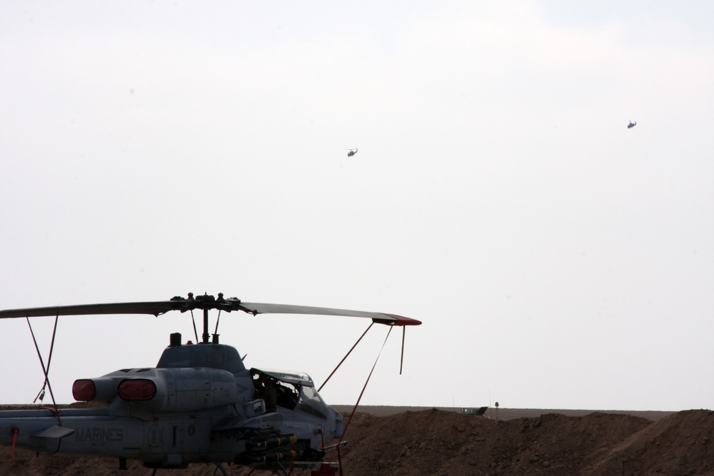 Marines work at Sahl Sinjar Air Field