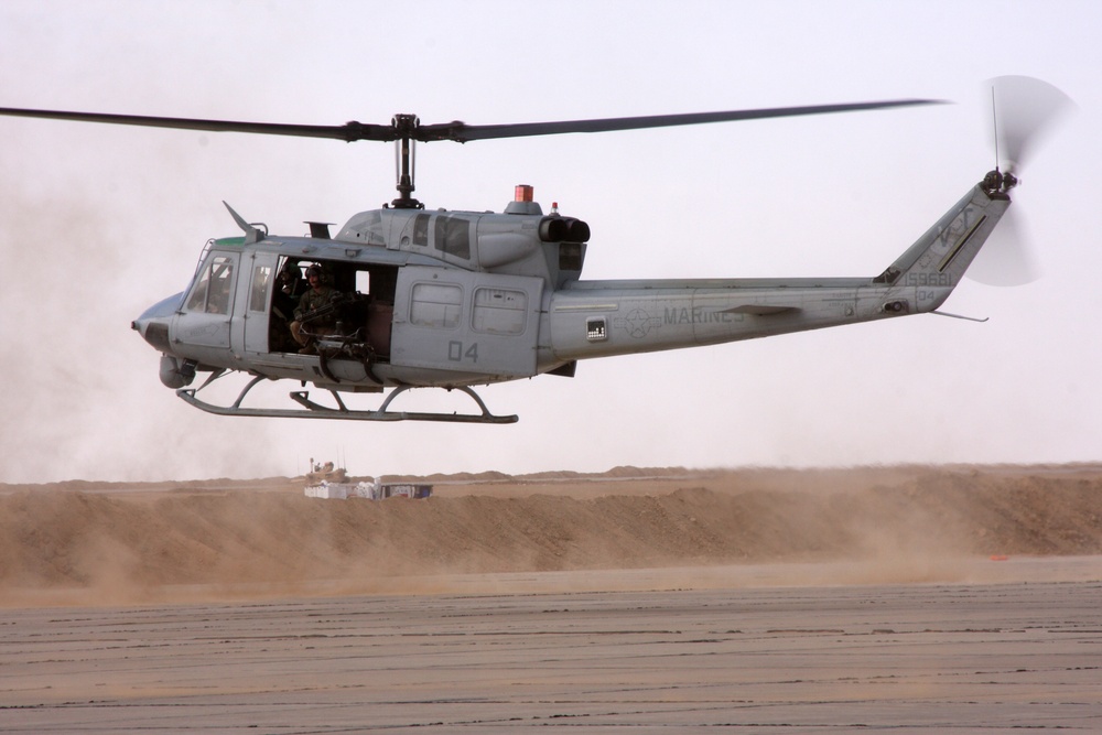 Marines work at Sahl Sinjar Air Field