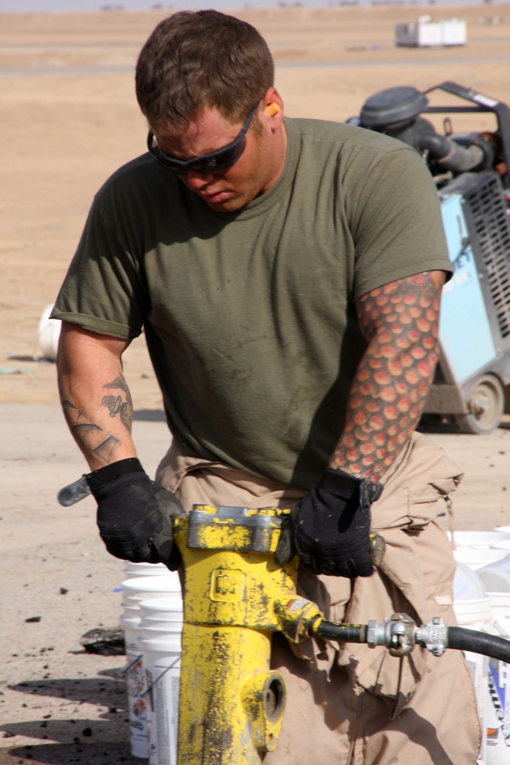 Marines work at Sahl Sinjar Air Field