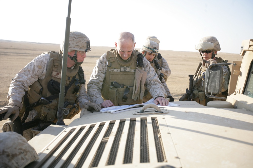 Marine Expeditionary Force commander travels Iraq, attends meetings