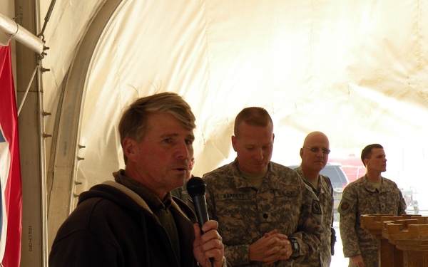Mississippi congressman spends holidays with engineer Soldiers