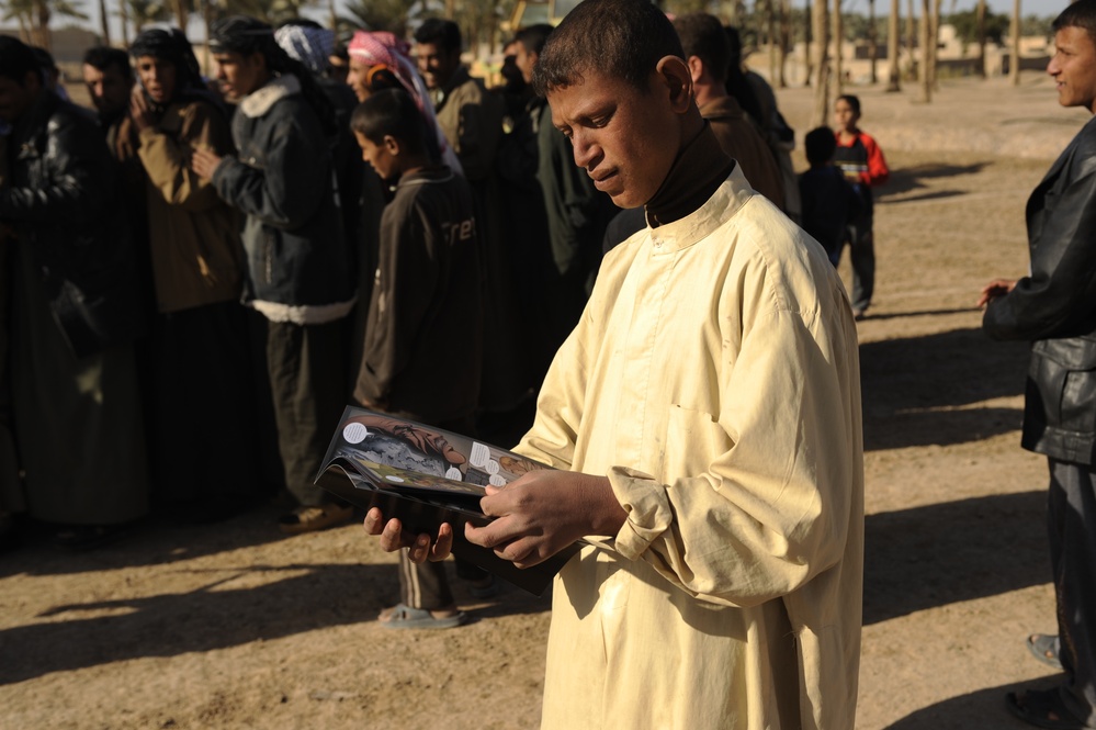 Meet with Sheiks and hand out supplies in Shinafiyah Iraq