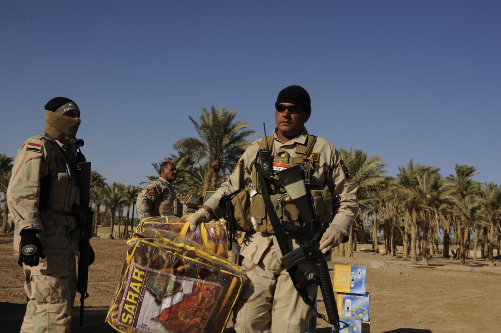 Meet with Sheiks and hand out supplies in Shinafiyah Iraq