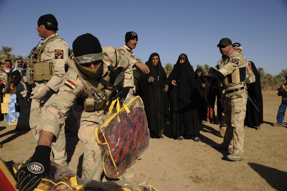 Meet with Sheiks and hand out supplies in Shinafiyah Iraq