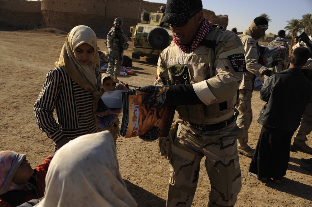 Meet with Sheiks and hand out supplies in Shinafiyah Iraq