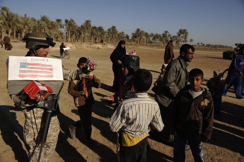 Meet with Sheiks and hand out supplies in Shinafiyah Iraq