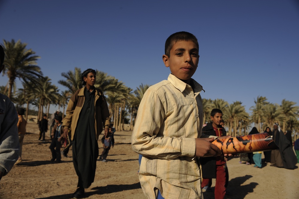 Meet with Sheiks and hand out supplies in Shinafiyah Iraq