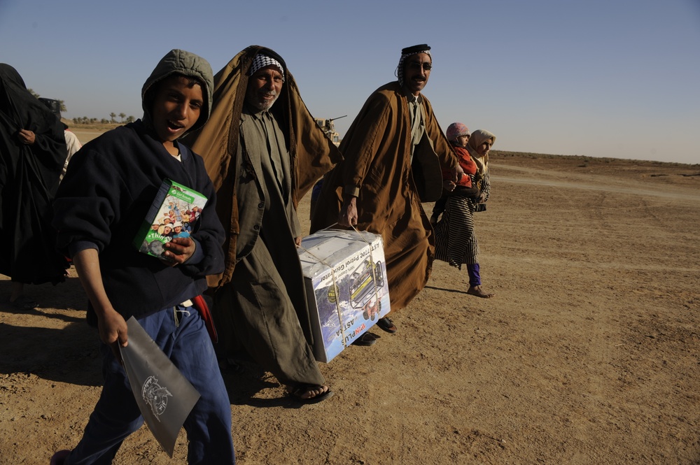 Meet with Sheiks and hand out supplies in Shinafiyah Iraq