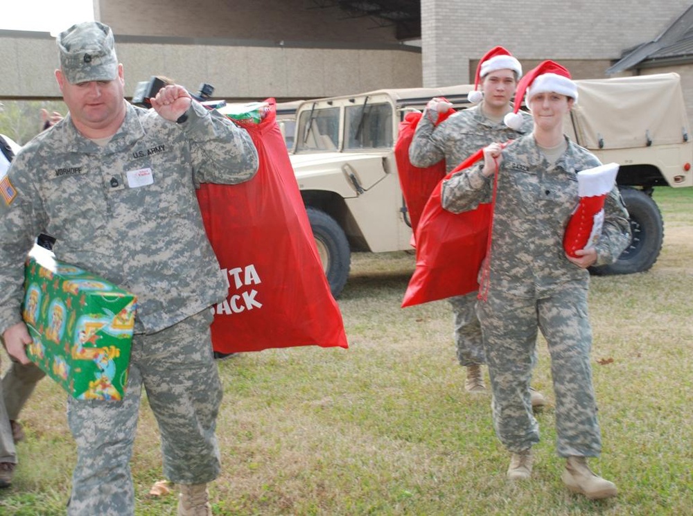 Guardsmen spread Christmas cheer at Louisiana School for the Deaf