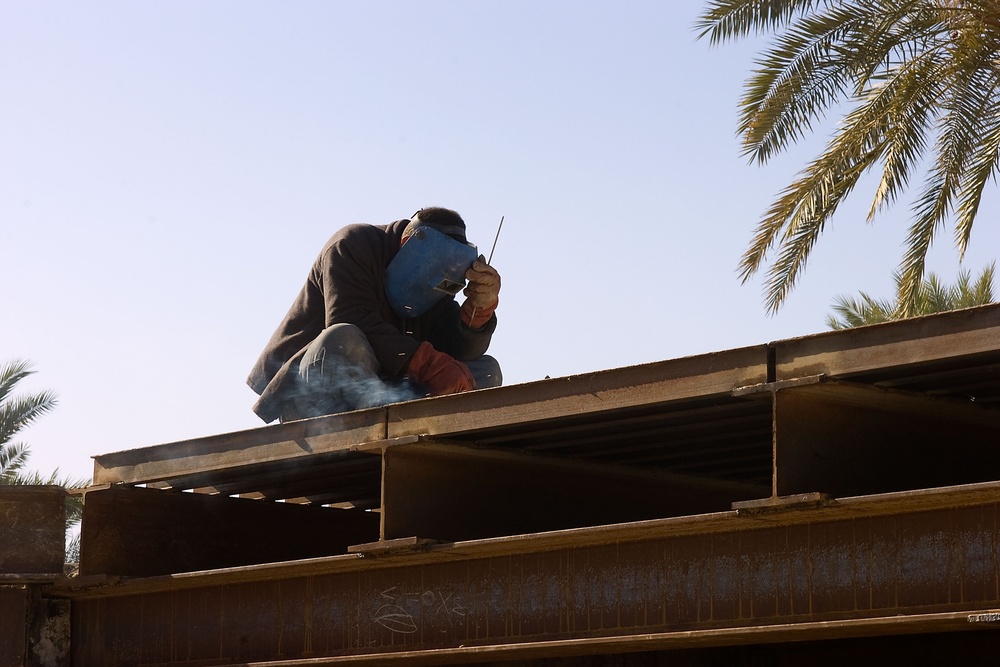 Presence patrol in Basra