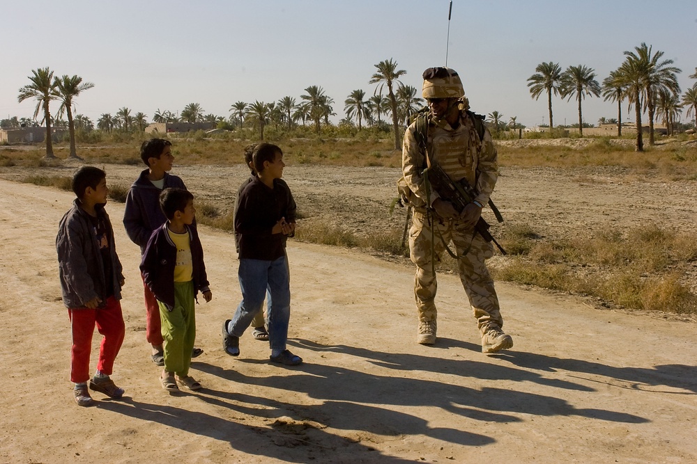 Presence patrol in Basra