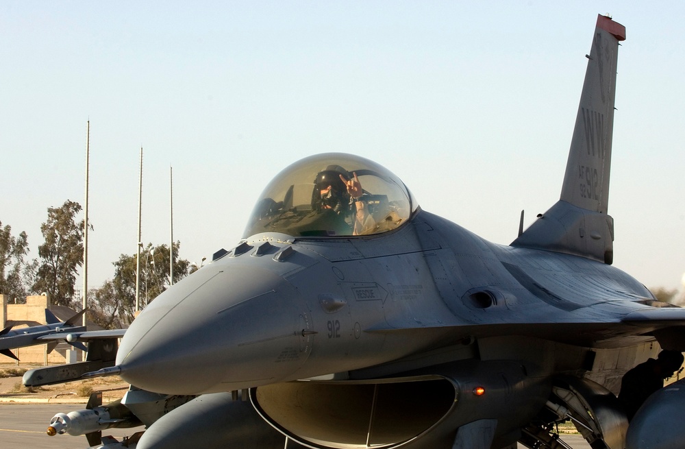 Balad F-16 Pilot Gets Captain's Bars for Christmas