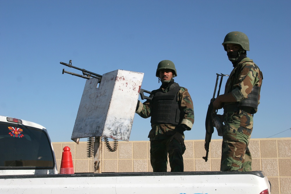 U.S. Marines, Iraqi police participate in joint patrol