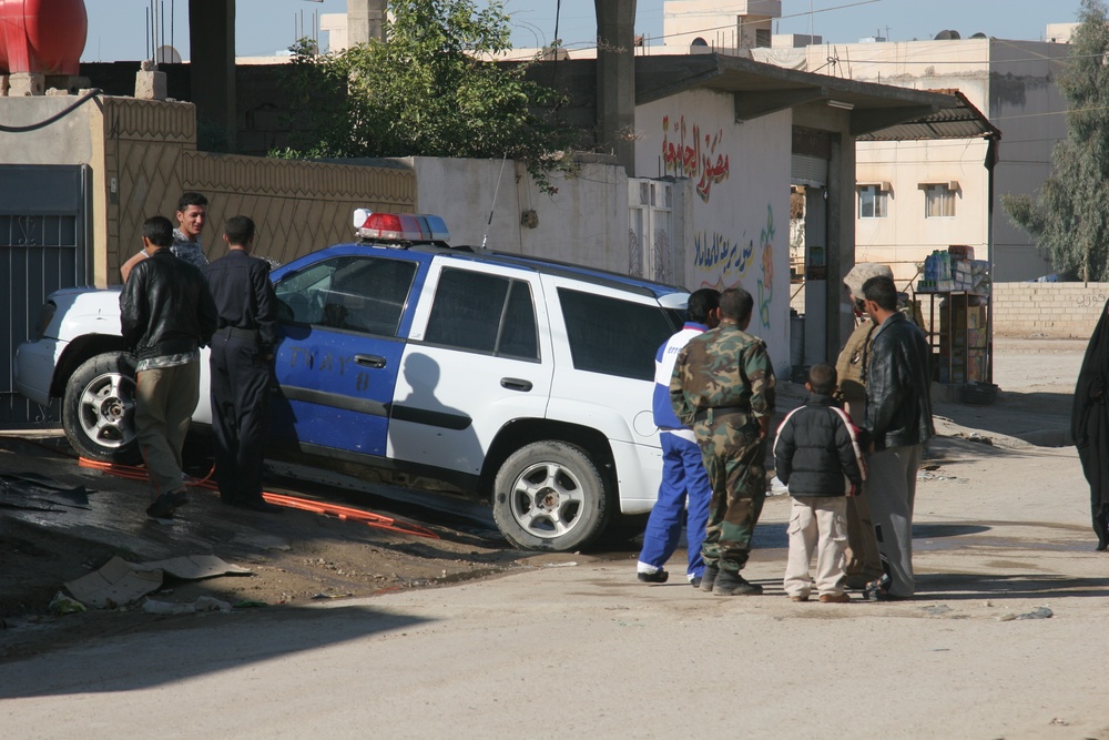 U.S. Marines, Iraqi police participate in joint patrol