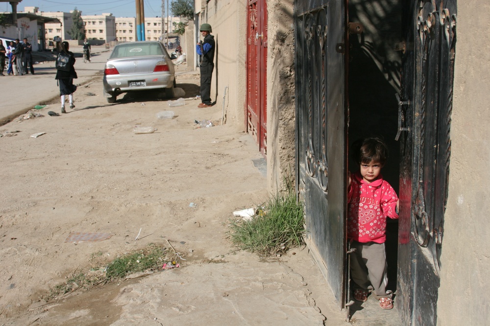 U.S. Marines, Iraqi police participate in joint patrol