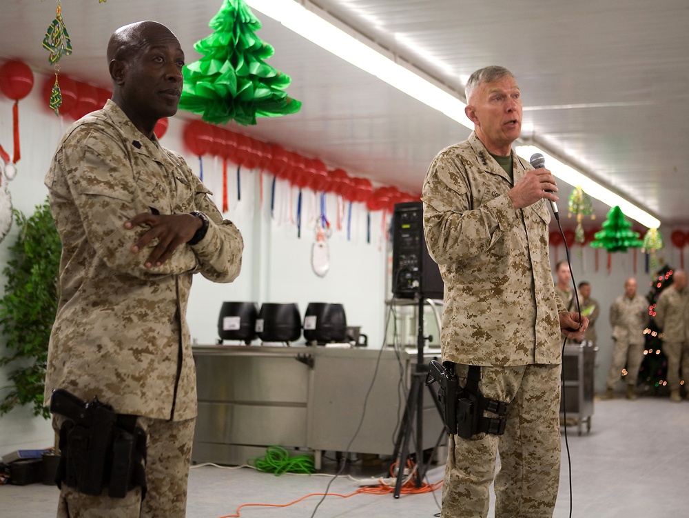 Corps' top leaders visit al Anbar Marines