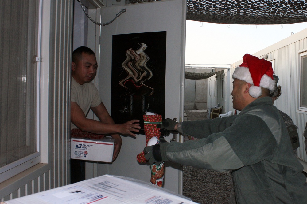 Service Members Celebrate Christmas at Camp Ramadi