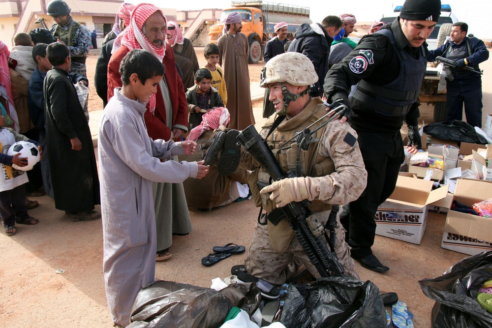 Marines empower Iraqi police to help Iraqi citizens