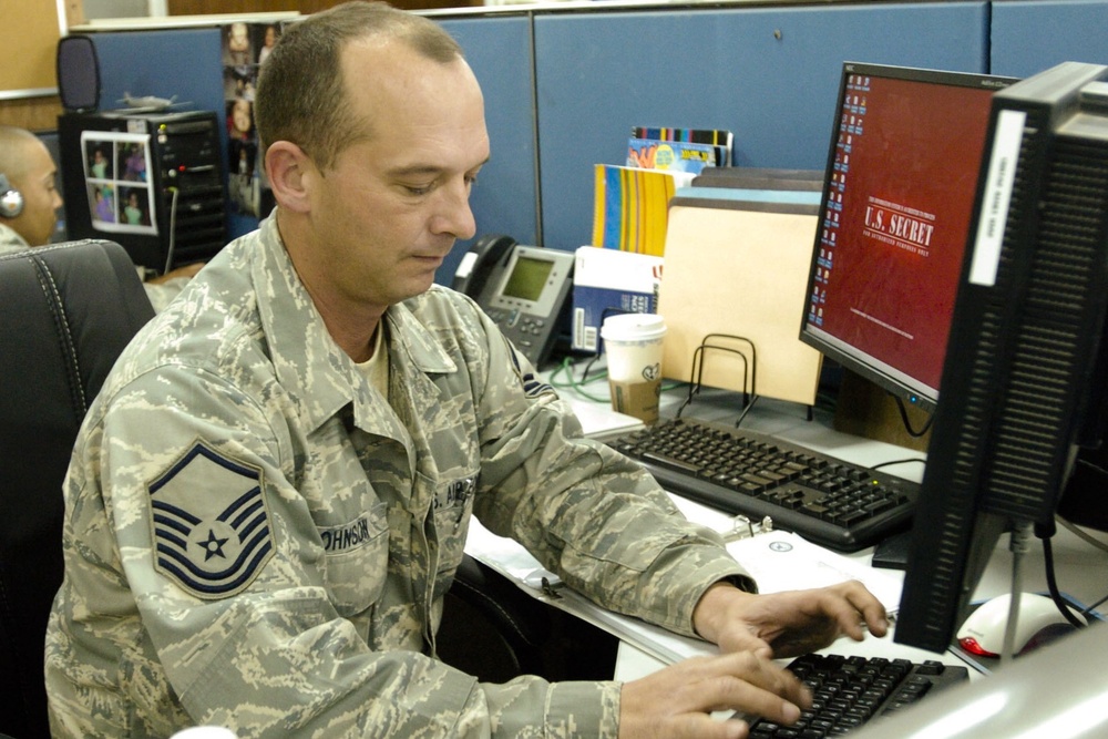 Air Force cell supports Army, Multi-National Division - Center mission