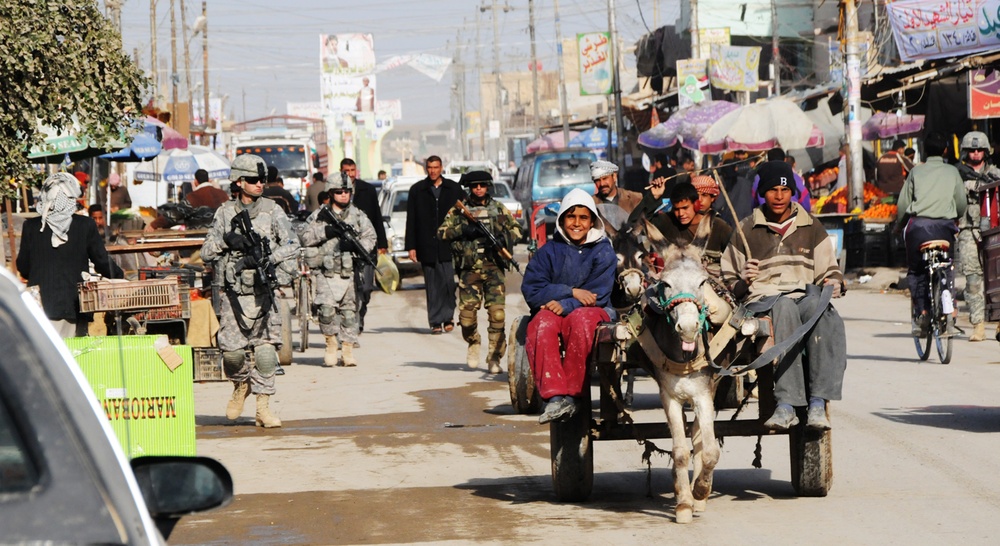 Iraqi Army, U.S. Soldiers conduct reconnaissance patrol in Hamza