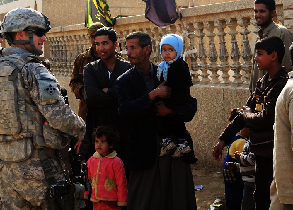 Iraqi Army, U.S. Soldiers Conduct Reconnaissance Patrol in Hamza