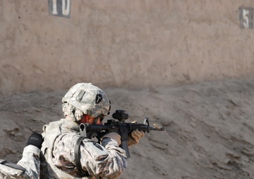 Arrowhead Soldiers conduct reflexive fire training