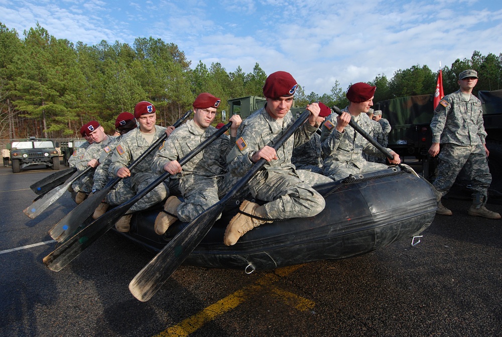&quot;A team of teams&quot;: Cross Briefs teach Special Troops Battalion Paratroopers about unit capabilities
