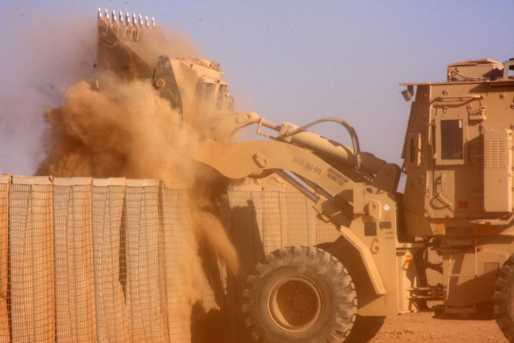 Marines Construct Tower at Sahl Sinjar Air Field