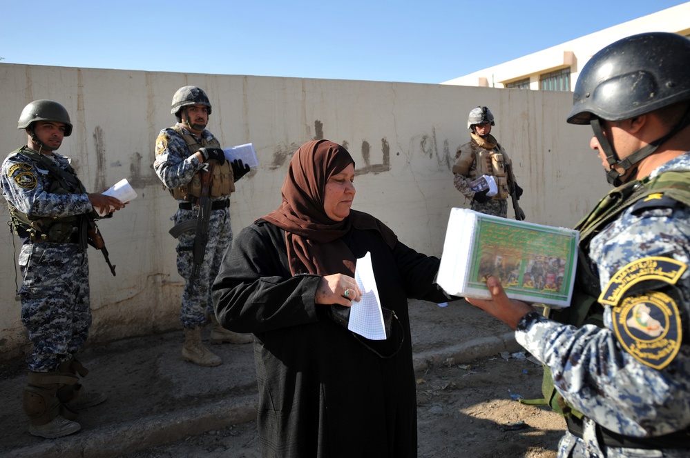 Joint U.S. Army, Iraqi police patrol