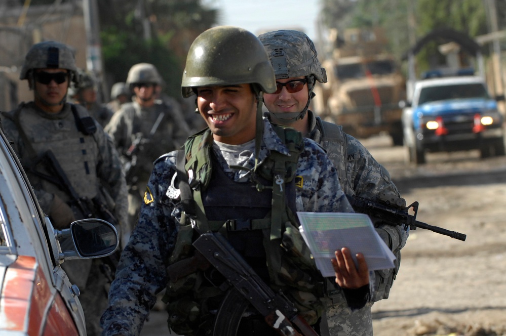 Joint U.S. Army, Iraqi police patrol