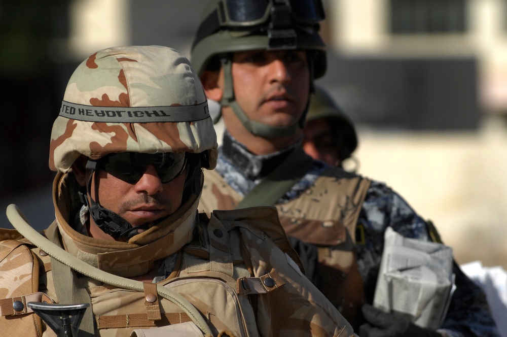 Joint U.S. Army, Iraqi police patrol