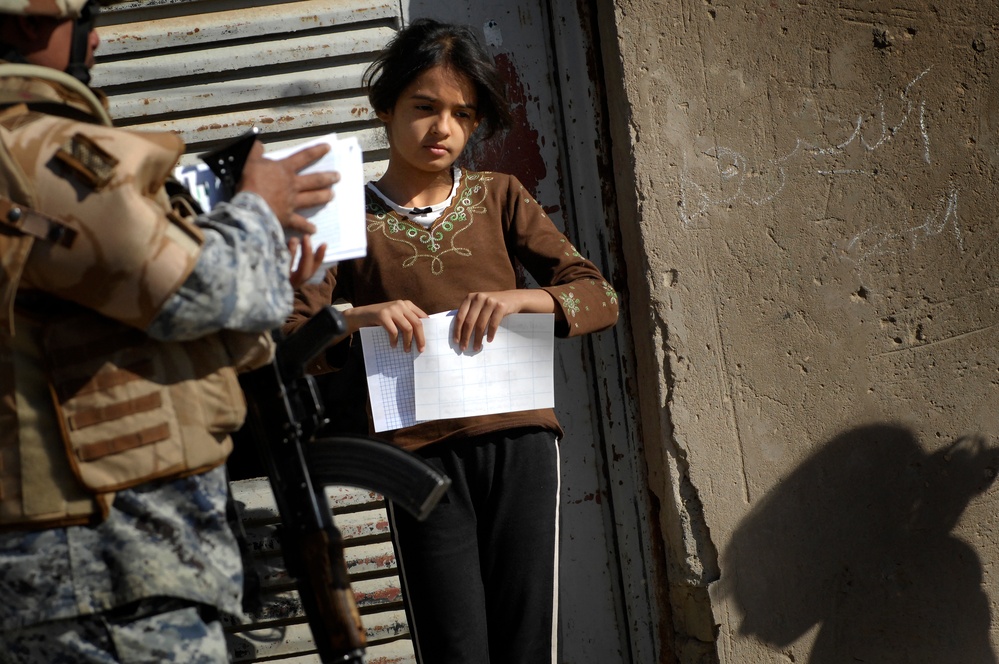 Joint U.S. Army, Iraqi police patrol