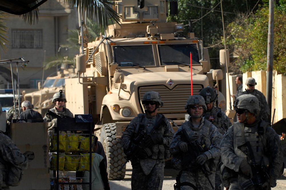 Joint U.S. Army, Iraqi police patrol