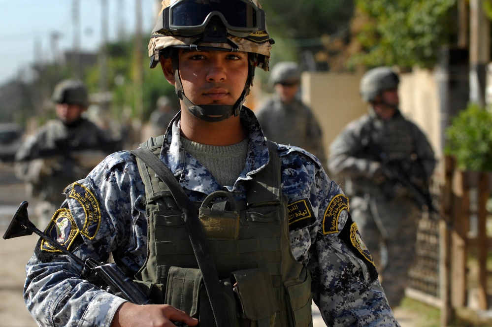 Joint U.S. Army, Iraqi police patrol