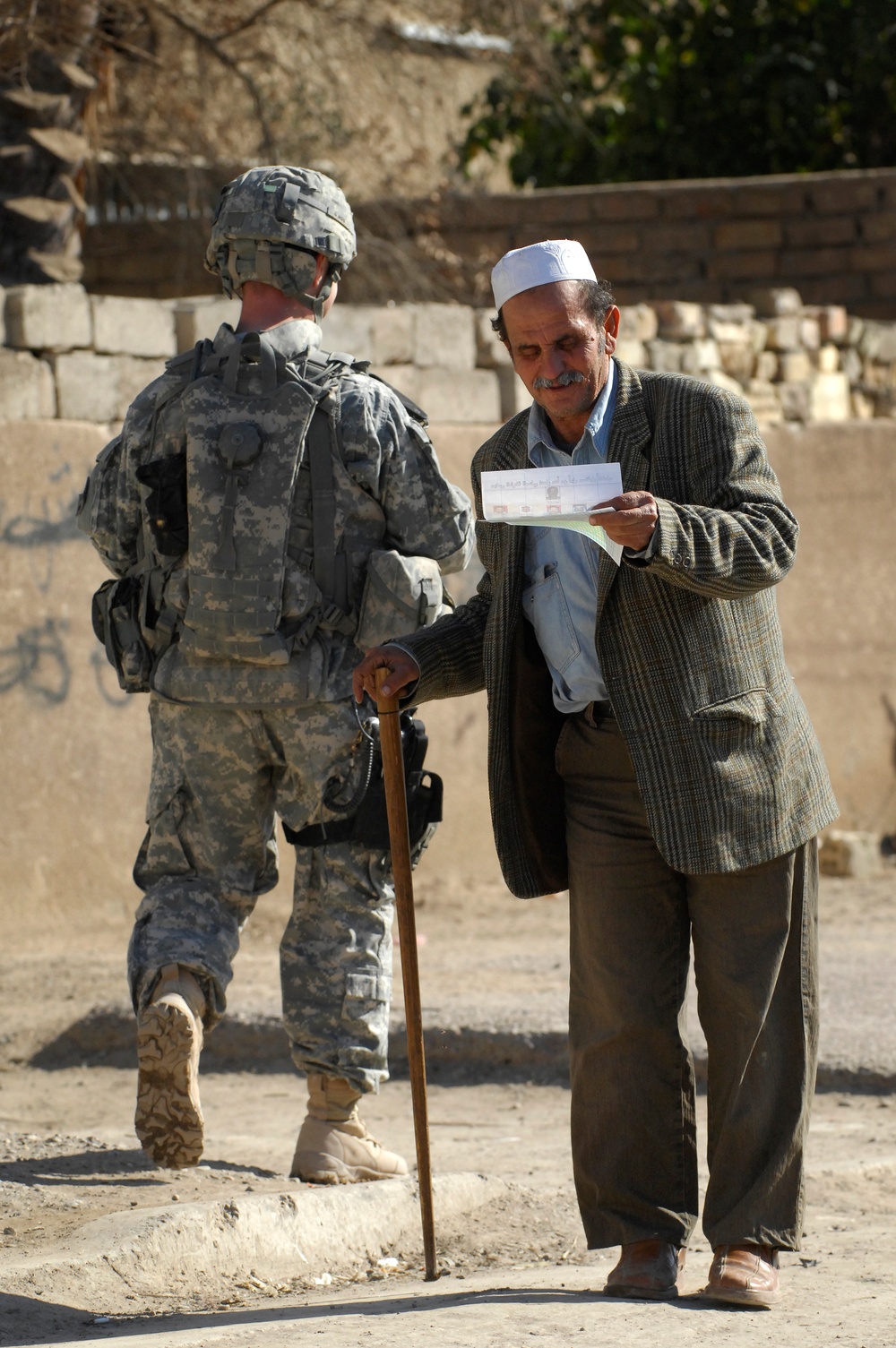 Joint U.S. Army, Iraqi police patrol