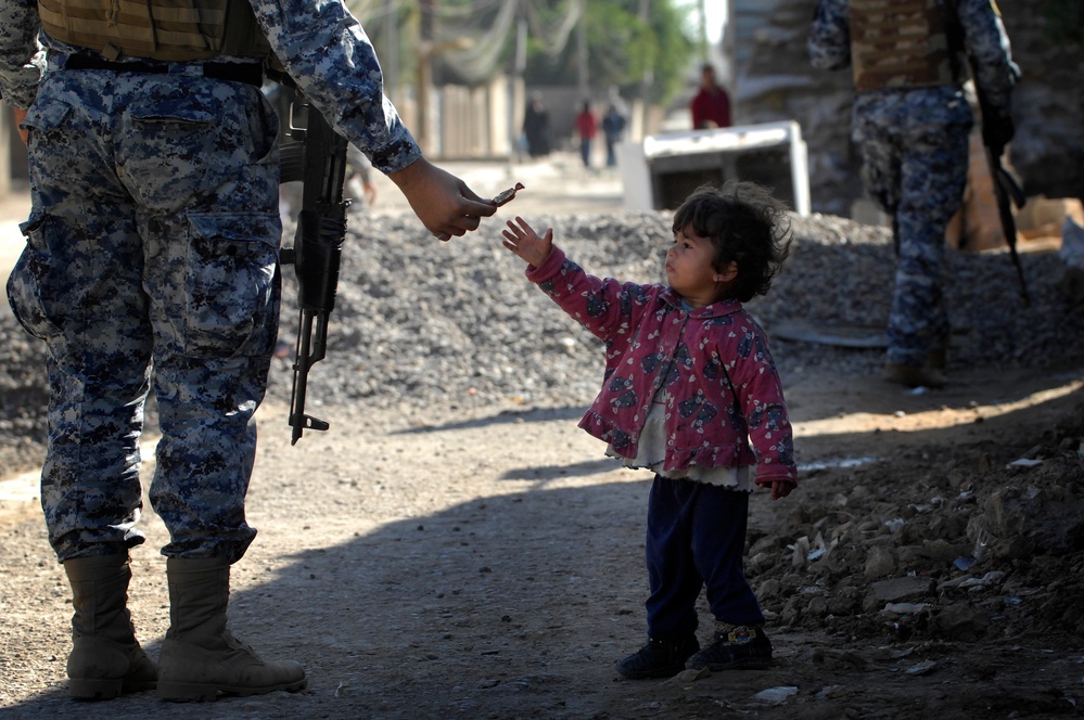 Joint U.S. Army, Iraqi police patrol