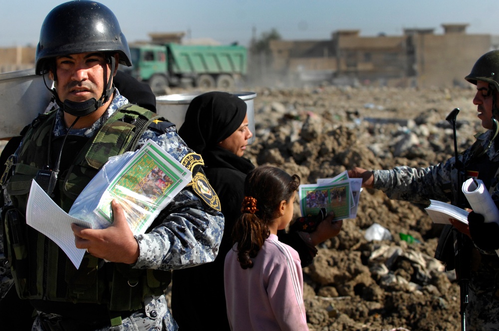 Joint U.S. Army, Iraqi police patrol