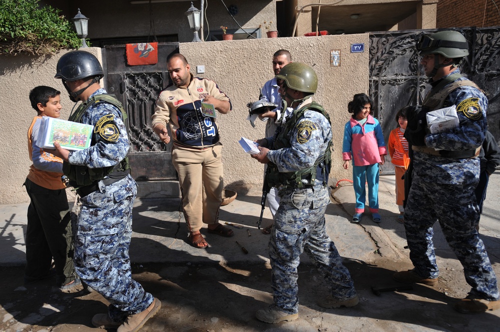 Joint U.S. Army, Iraqi police patrol