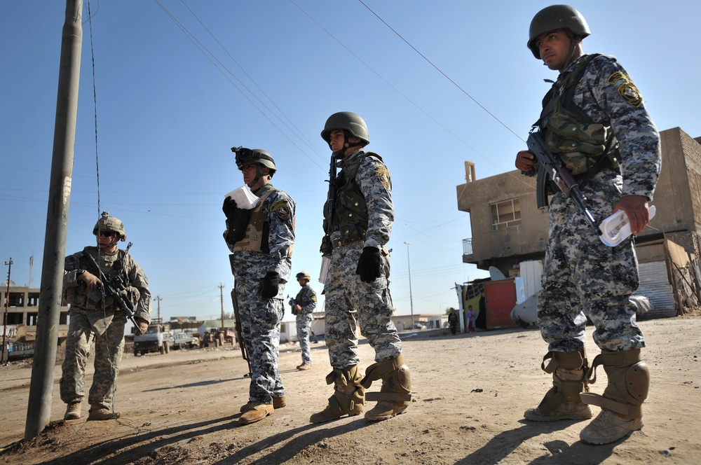 Joint U.S. Army, Iraqi police patrol